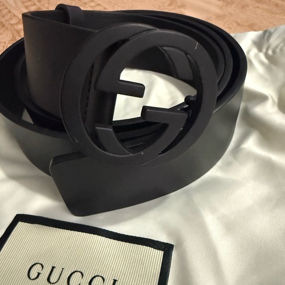 Gucci Black Belt Bag with Iconic GG Logo - Picture 2 of 8